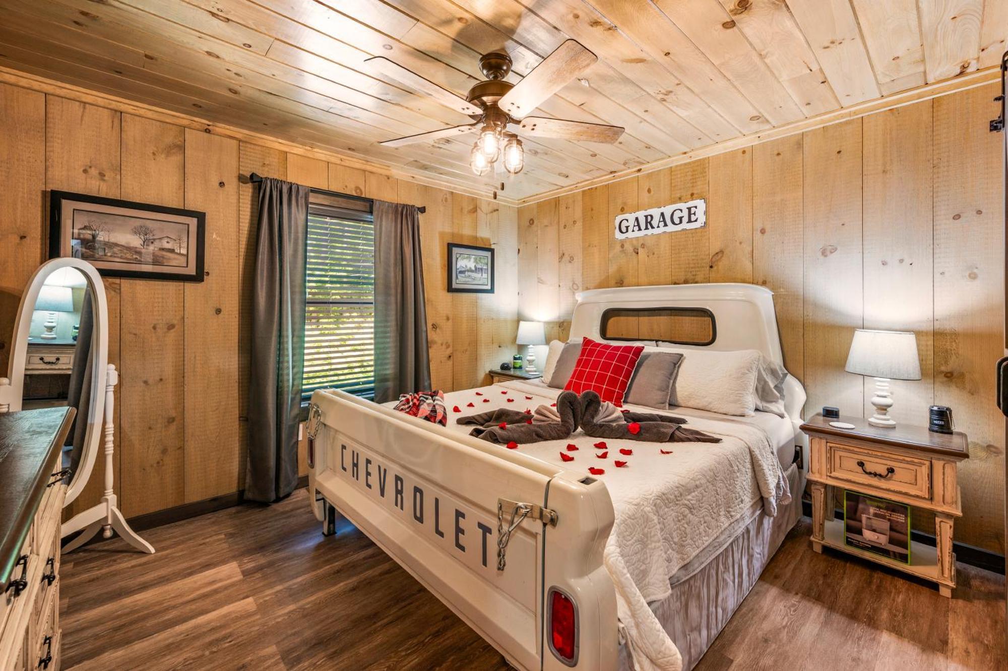 Lil Cabin In The Cove! Mtn Views, Theater, Hot Tub, Games, King Beds, Prime Location! Sevierville Eksteriør bilde