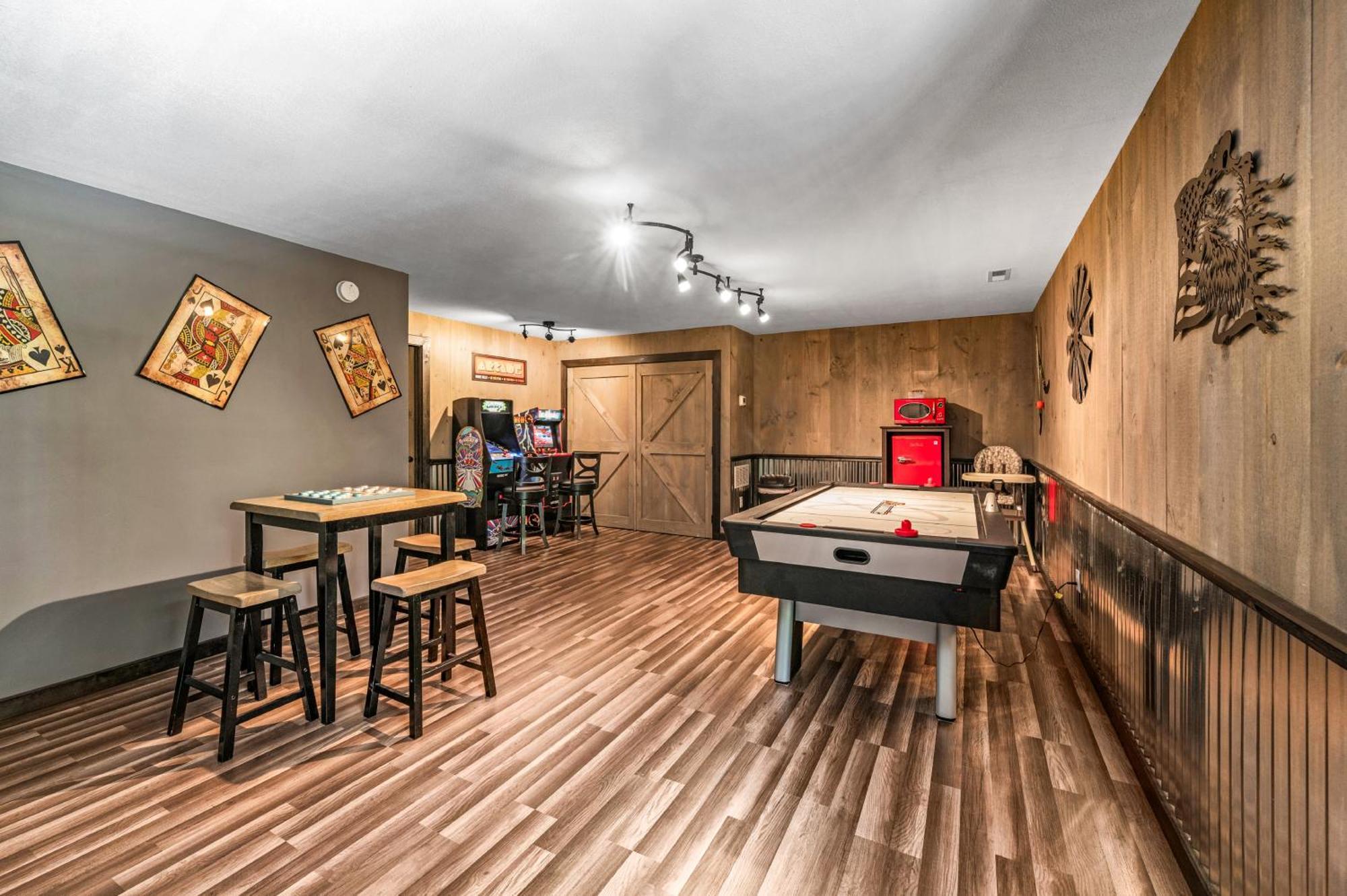 Lil Cabin In The Cove! Mtn Views, Theater, Hot Tub, Games, King Beds, Prime Location! Sevierville Eksteriør bilde