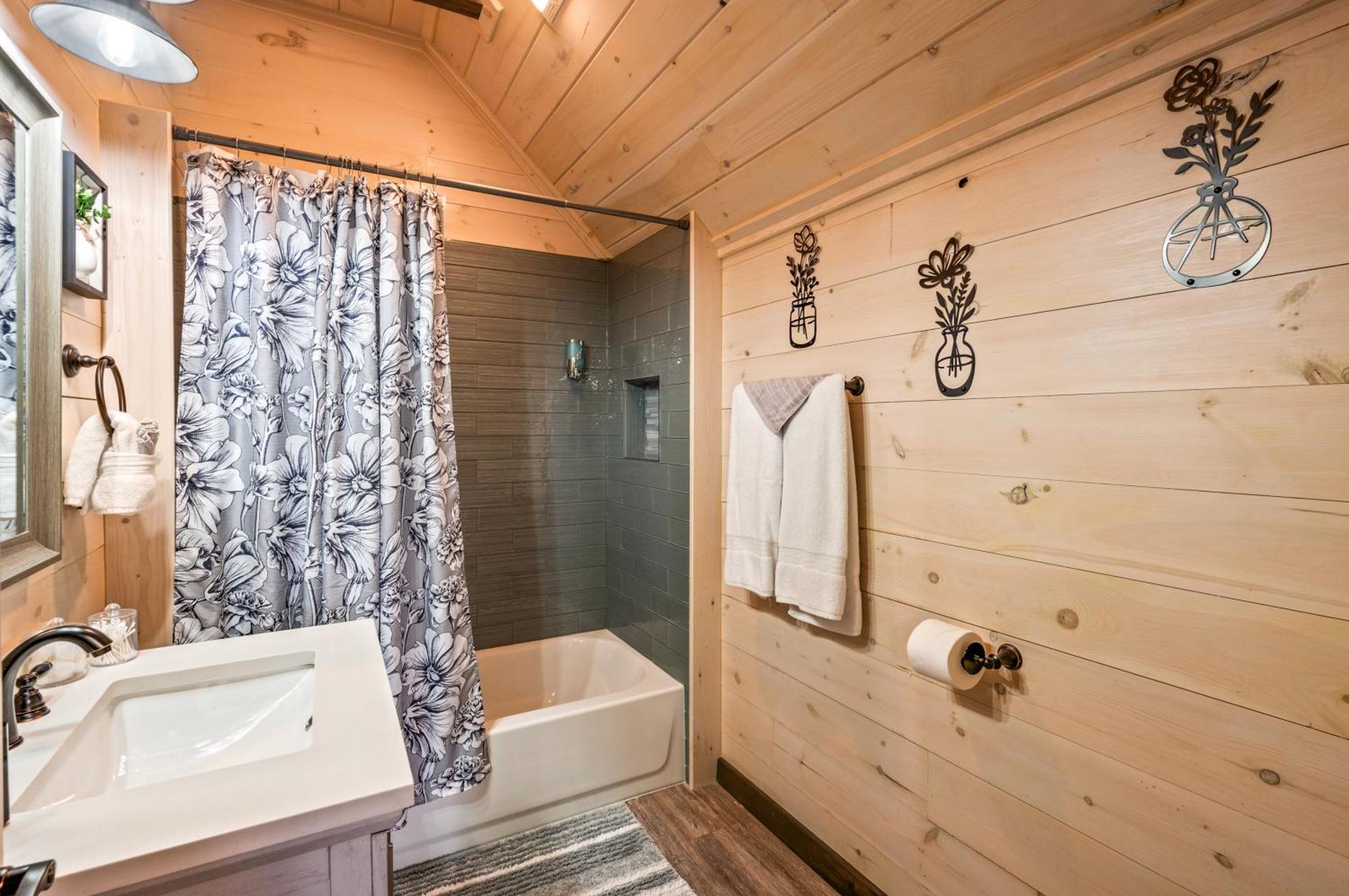 Lil Cabin In The Cove! Mtn Views, Theater, Hot Tub, Games, King Beds, Prime Location! Sevierville Eksteriør bilde