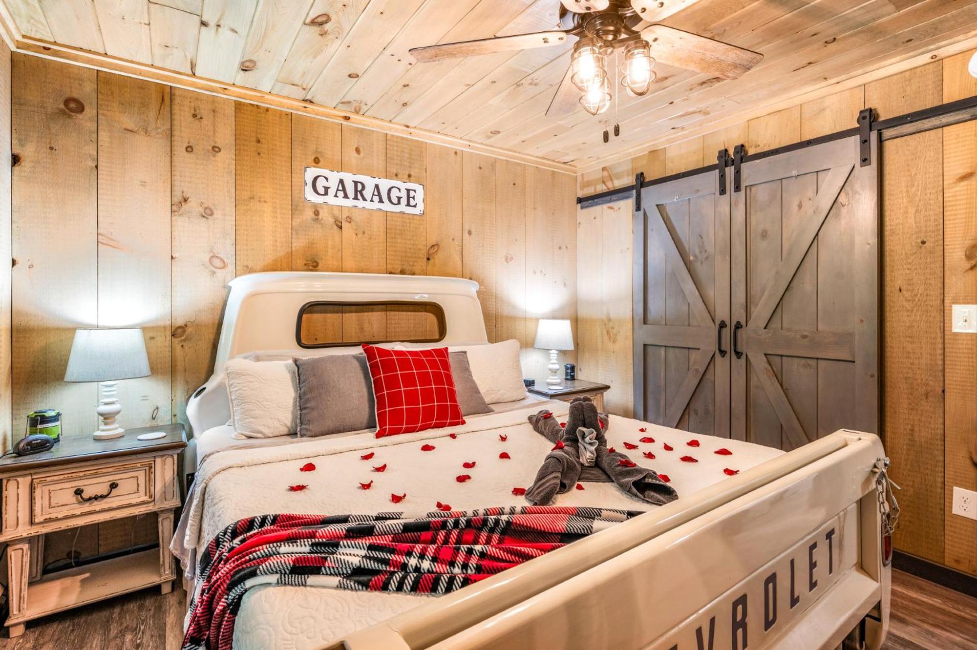 Lil Cabin In The Cove! Mtn Views, Theater, Hot Tub, Games, King Beds, Prime Location! Sevierville Eksteriør bilde