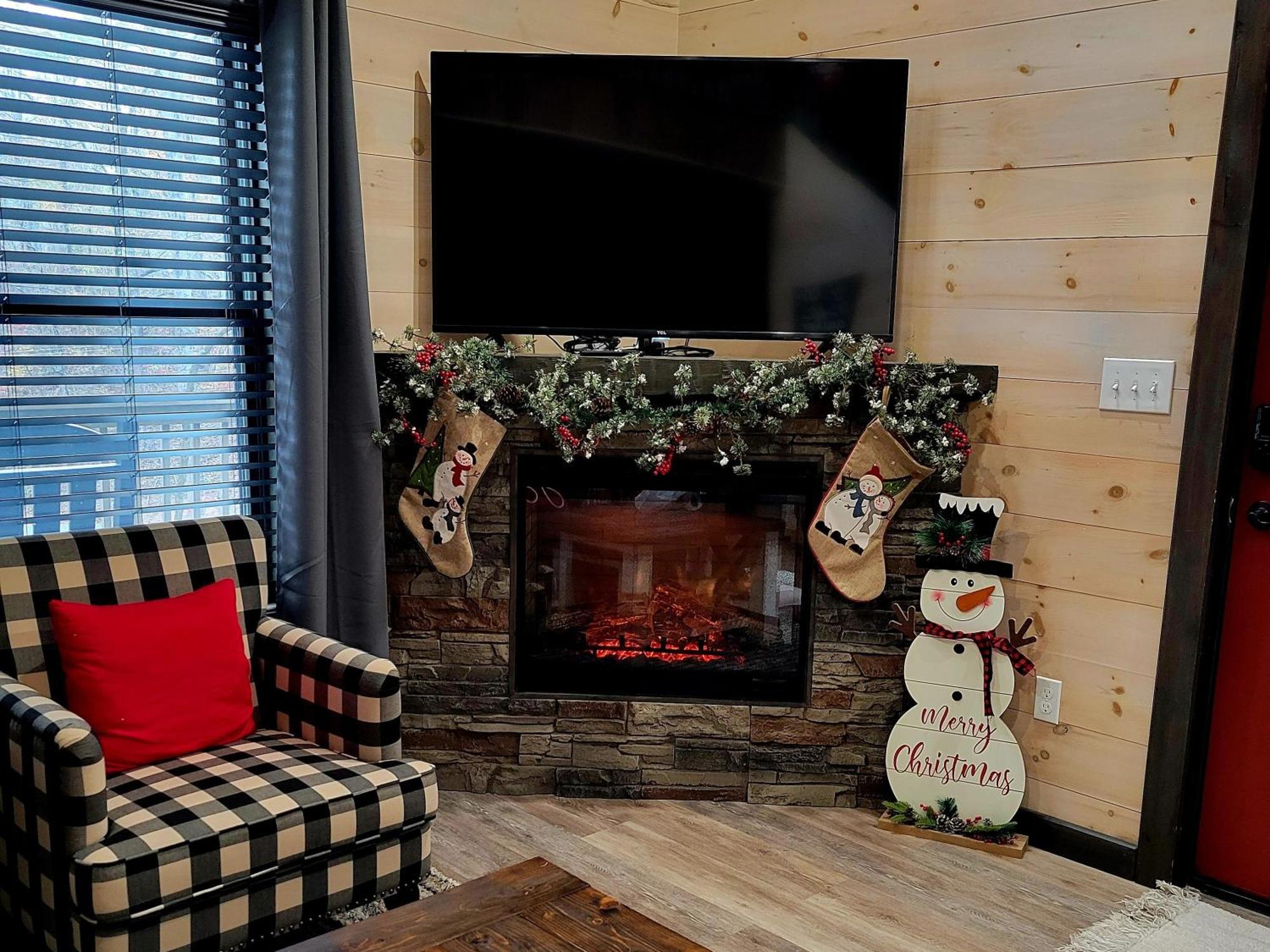 Lil Cabin In The Cove! Mtn Views, Theater, Hot Tub, Games, King Beds, Prime Location! Sevierville Eksteriør bilde